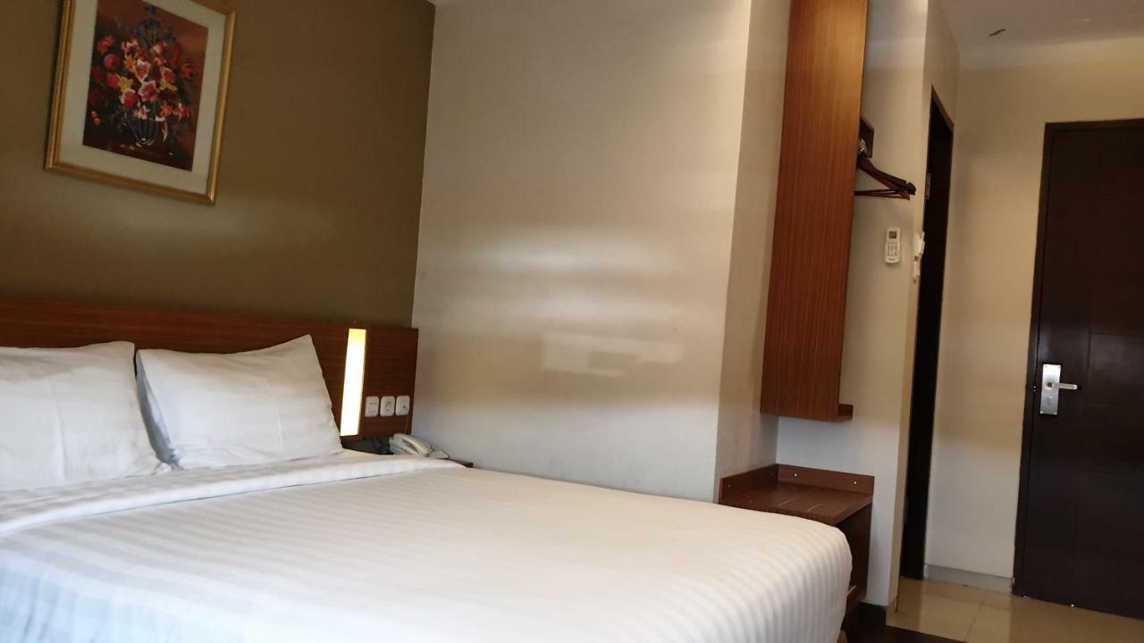Biz Hotel City Center Ambon Exterior foto